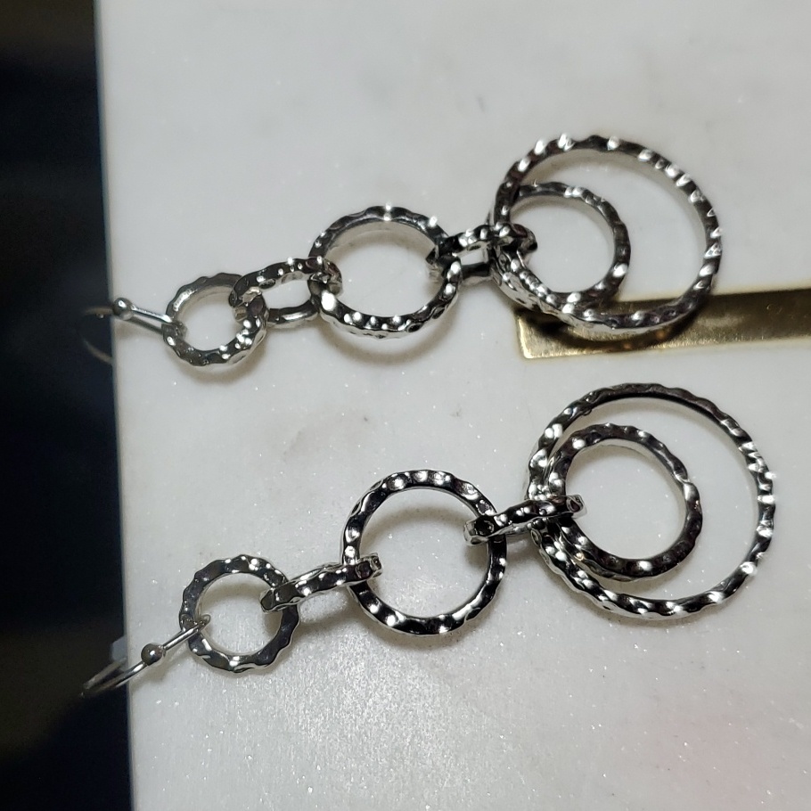 Lia Sophia Dangle Earrings 9$